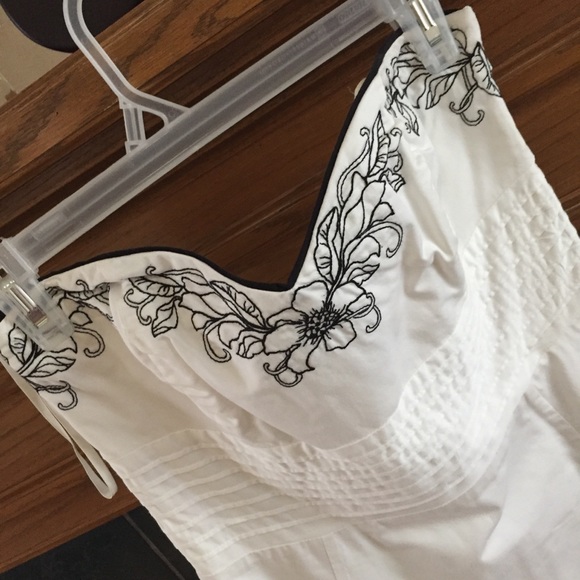 WHBM Strapless Embroidered White Cocktail Dress - Picture 6 of 8